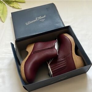 NIB Universal Thread Burgundy Red Memory Foam Judith Clog Boots Size 6.5